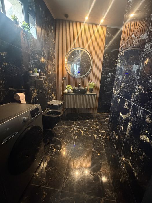 Studio renovat integral în 2026 | Centrul Vechi Brașov | 42 mp + boxă 6 mp | Str. Pieții nr. 1