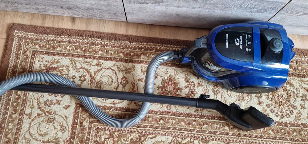 Продам пылесос//