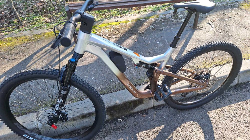 Bicicleta Full Suspension Focus Thron 6.9 29 Nepal Silver