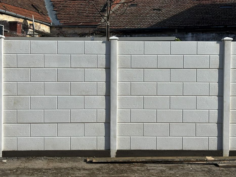 Gard din beton alb cu marmura + montaj inclus