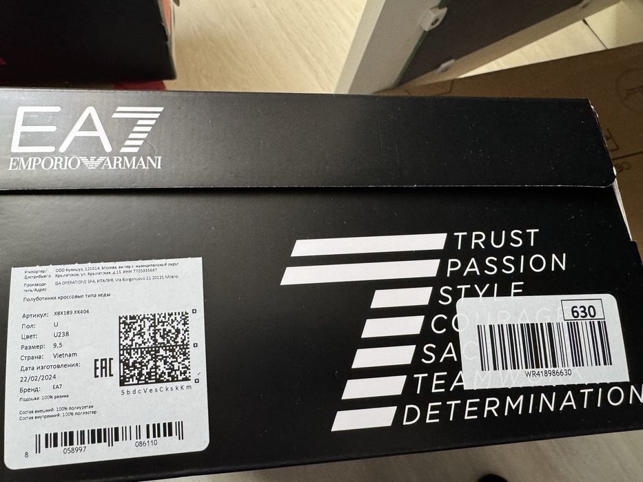 Продам обувь EA7