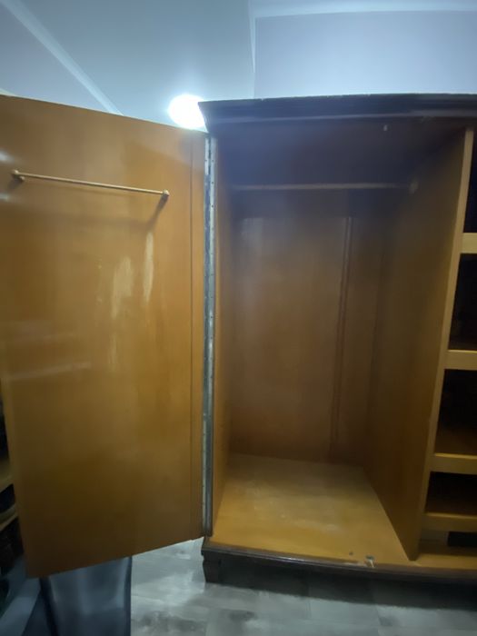 Шкаф одежный старинный