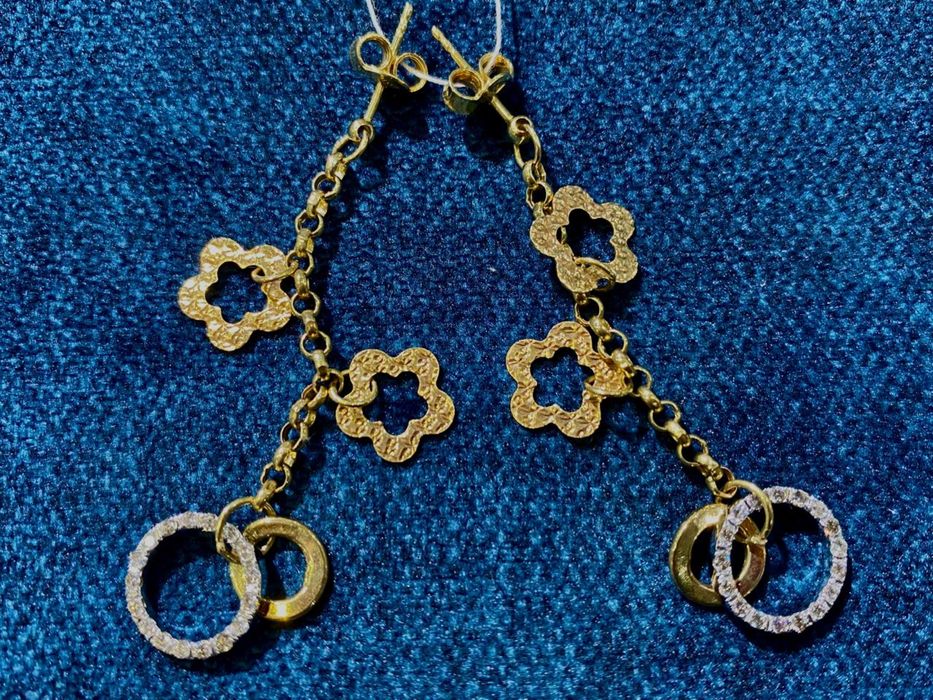Продам серьги золотые с бриллиантами.