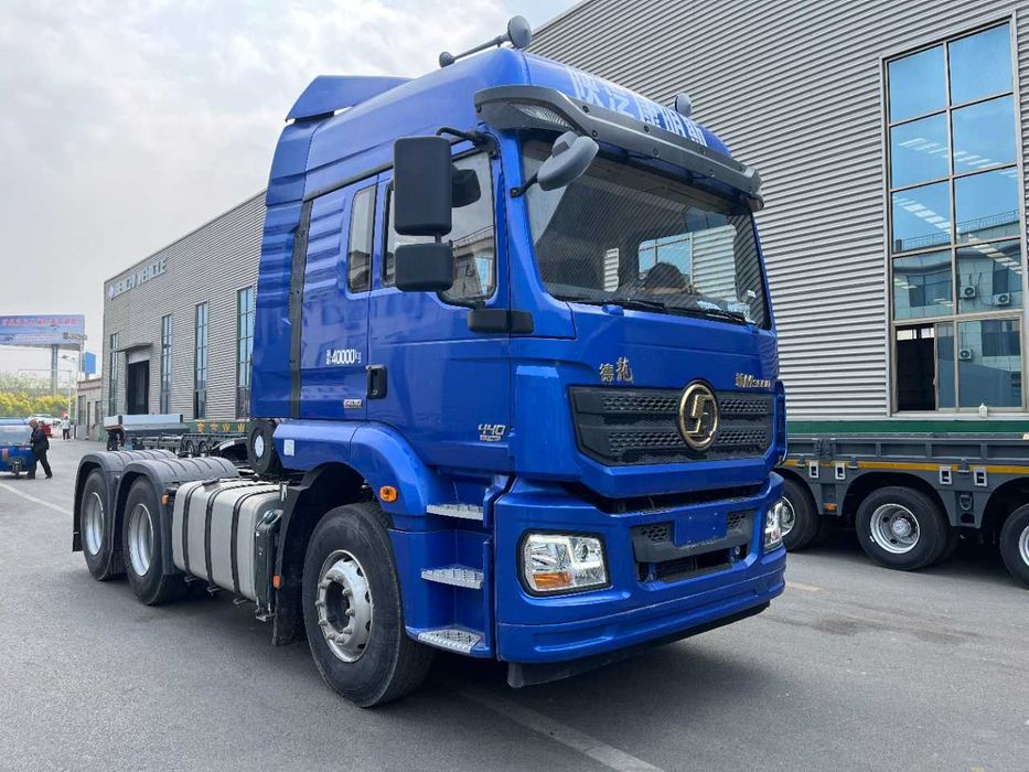 Shacman M3000 трактор