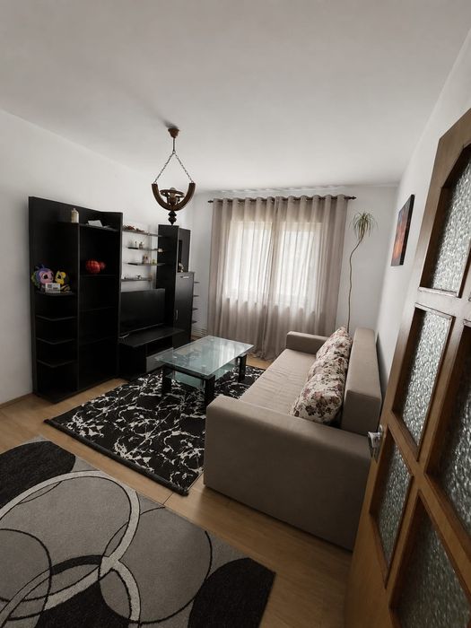 Vand apartament 3 camere,. decomandat ,foarte spatios