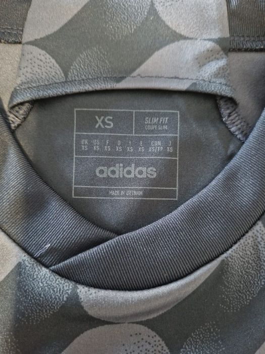 Vand 2 tricouri Real Madrid