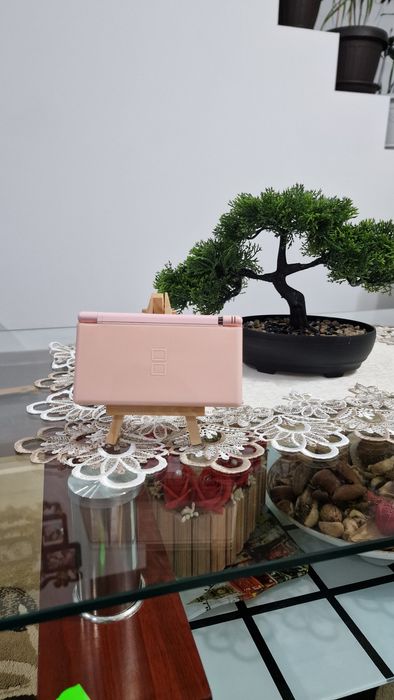 Consolă Nintendo DS roz