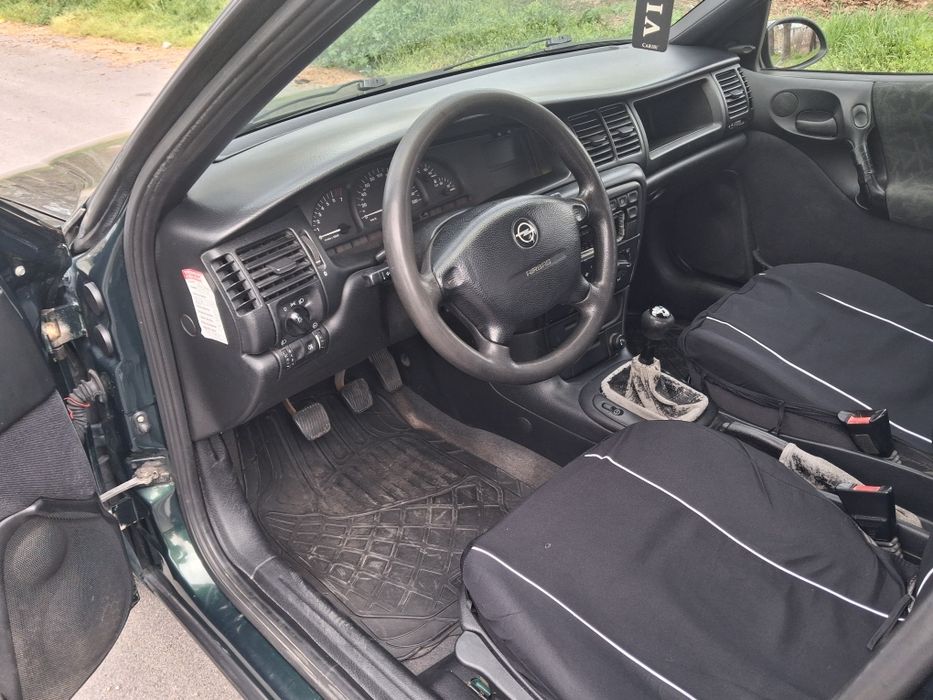 Продавам Опел Вектра