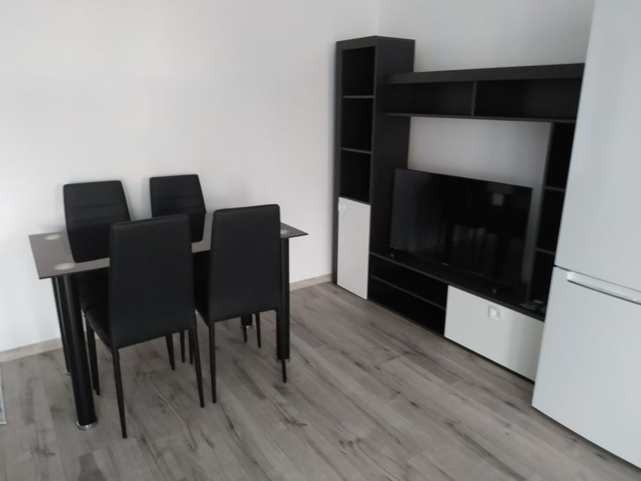 Inchiriez apartament