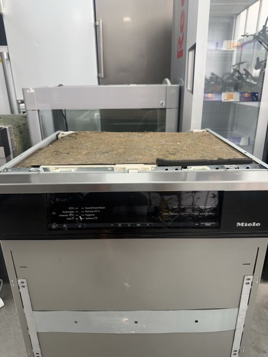 Съдомиялна MIELE 60/см с три кошници