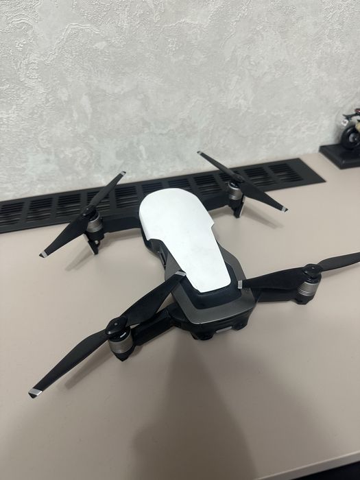 Дрон DJI Mavic air