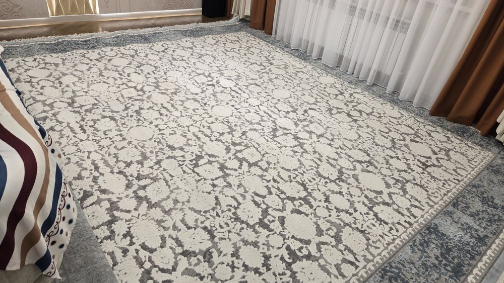 Продам ковер в зал