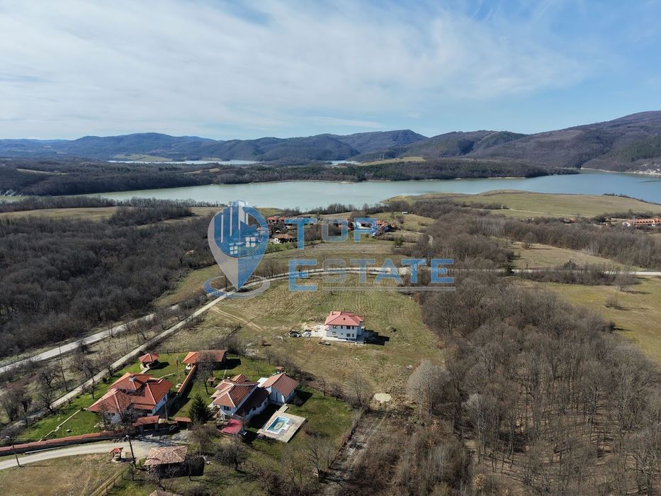 Огромен парцел с панорама в близост до язовир Йовковци