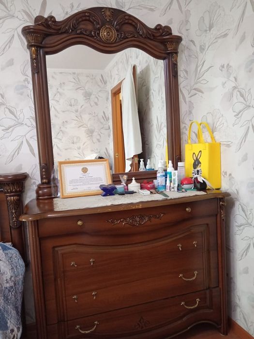 Срочно продам спальный гарнитур