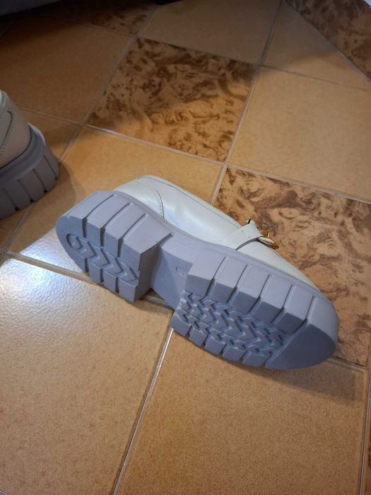 Обувки лоуфъри, естествена кожа номер 37 на фирма Мартини .,Чисто нови