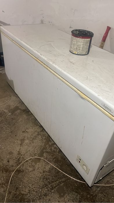 Морозильник бирюса в рабочем состояний