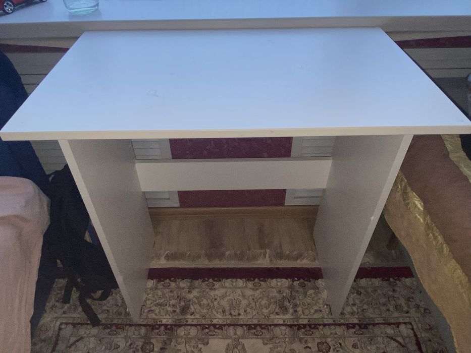 Стол белый письменный