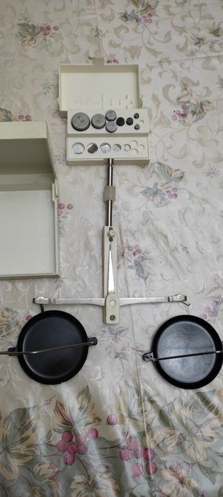Весы для взвешивания золото и т.д