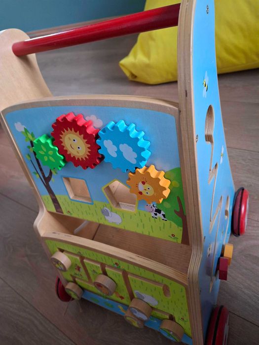 Дървена проходилка с игри за бебета и деца до 3-4 години