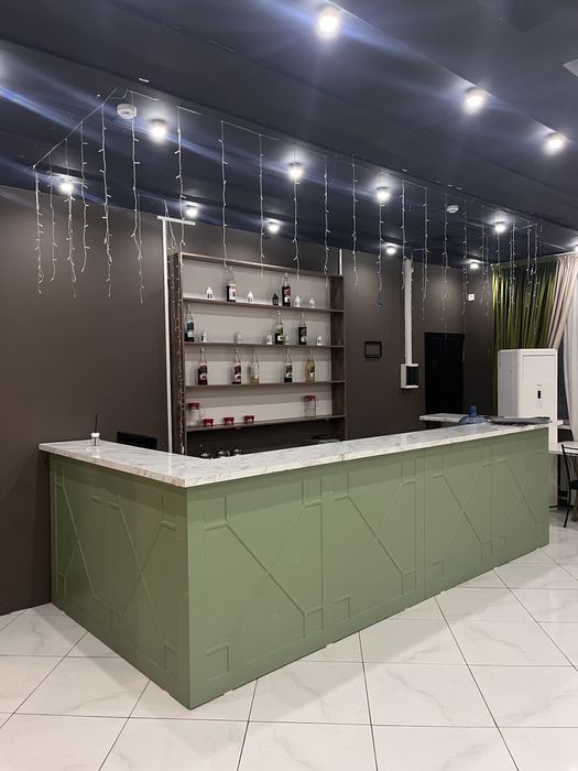 Продается барная стойка в отличном состояний с полками