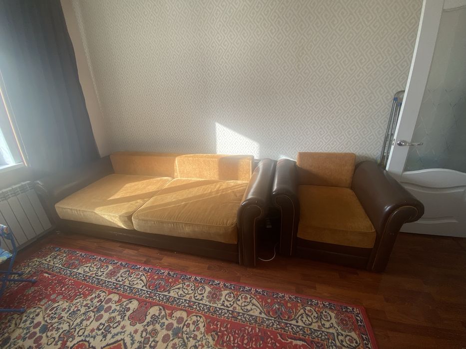 Раскдадной диван и кресло