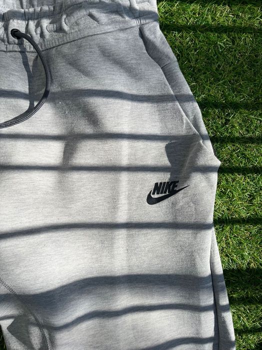 Мъжко долнище : Nike Tech Fleece Pants Standard Fit Taper Leg Grey S