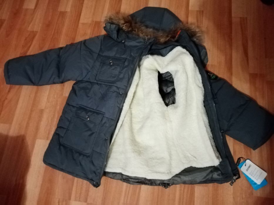Срочно! Новая куртка зима демисезон со съемным меховым жилетом