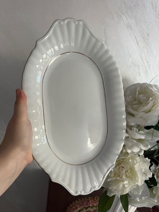 Platou oval elegant pentru servit