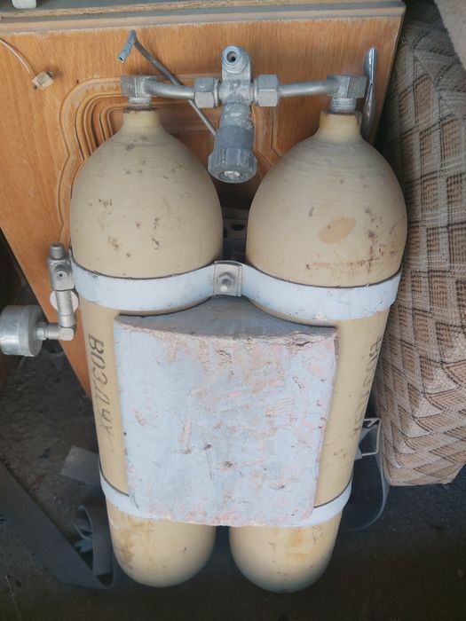 Продам двигатель на 380,баллоны разные