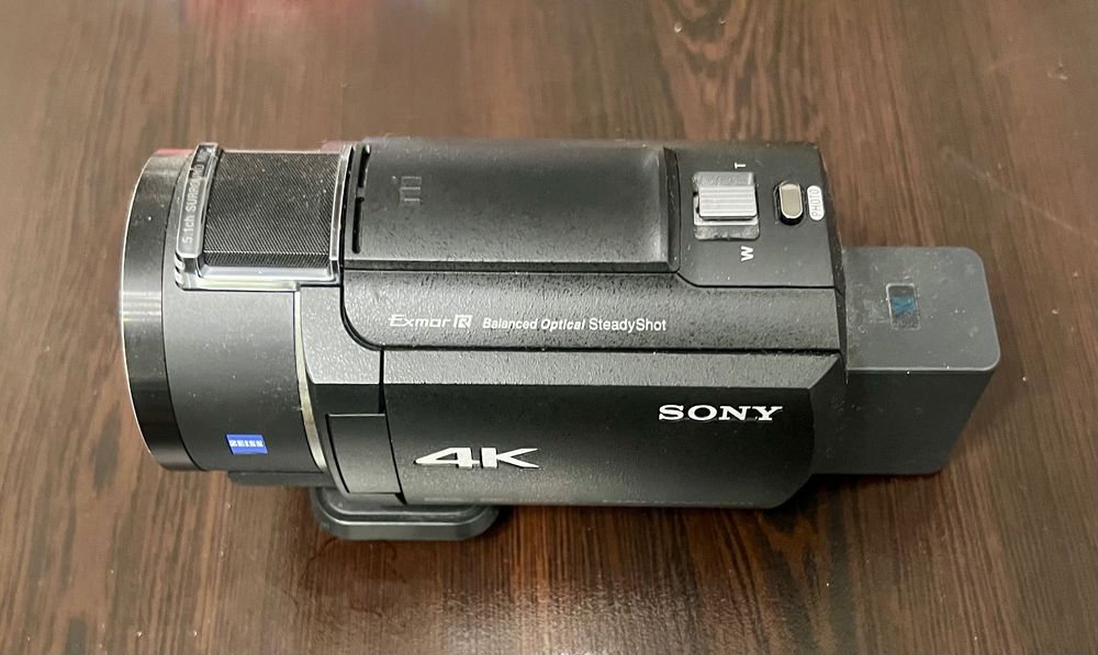 Продавам Цифрова видеокамера Sony FDR-AX43A