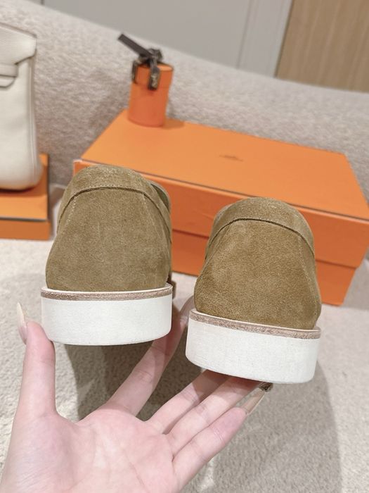 Mocasini Hermès Low Loafer din piele întoarsă in Nuanta Bej Sable cu detaliu iconic „H Diamant” ! Originali !