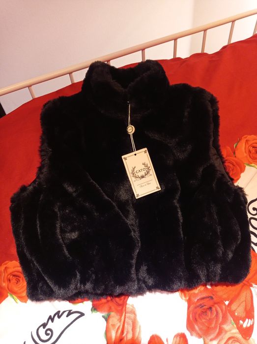 Veste de la CATO cu etichete