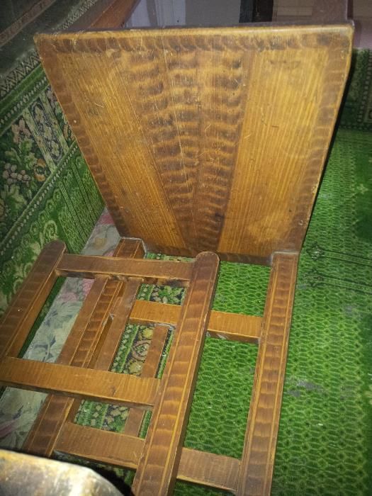 Set mobila veche, masa cu sertar si doua scaune finisaj deosebit+BONUS