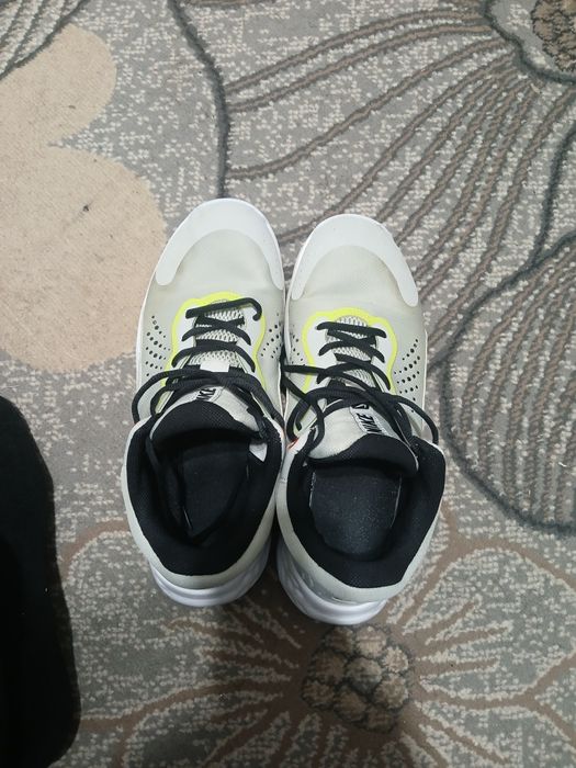 Волейбольный кроссовка