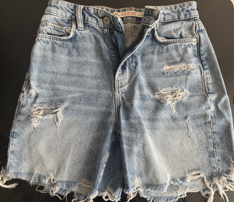 Оригинални къси панталони Guess . Размер 25.