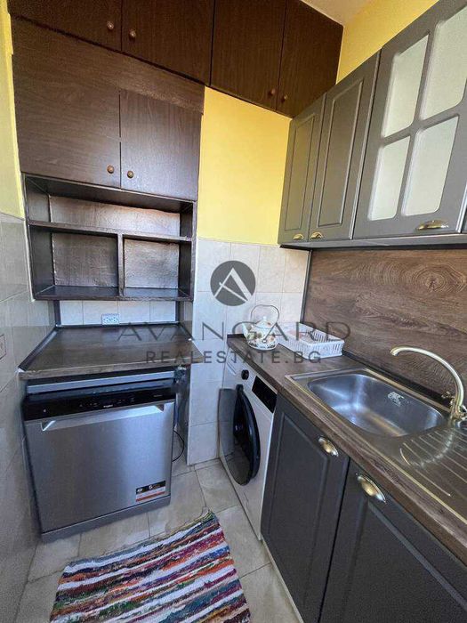 оф.25755 Тристаен обзаведен до Тримонциум