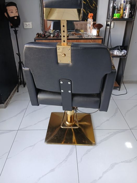 Sartarosh kreslo sotoladi, ozgina ishlatilgan xolati ideal