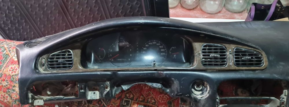 Хундай сонатага запчастлар састаяниси яхши 2та фарасиям бор рул зборе