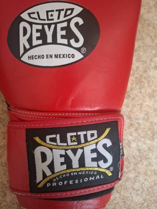 Боксерские перчатки. Бокс қолғаптары. Reyes