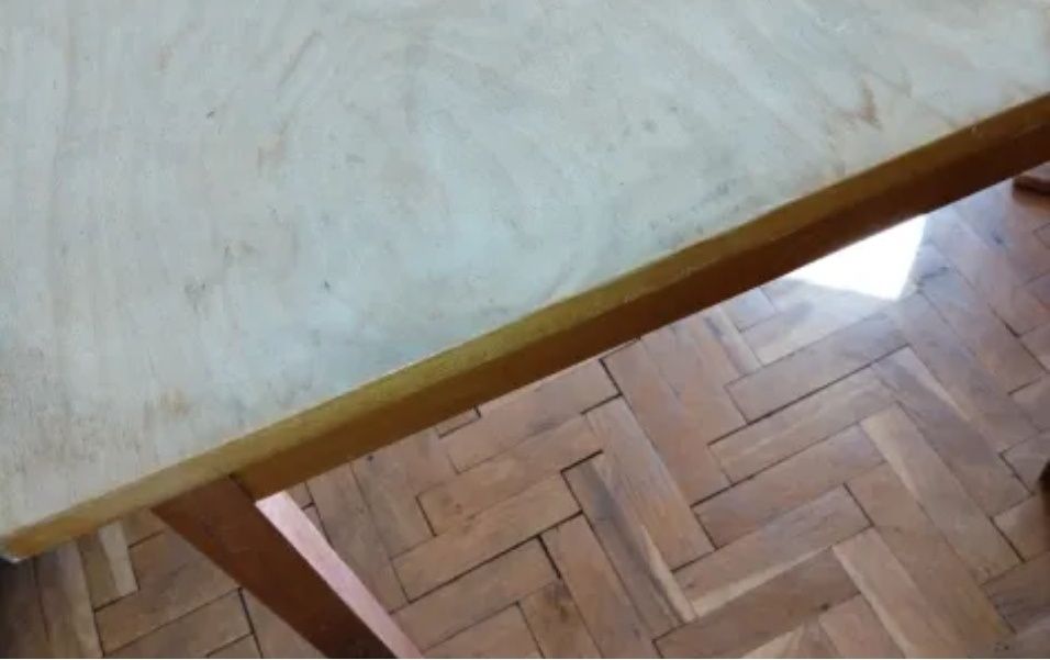 Кухненска маса .