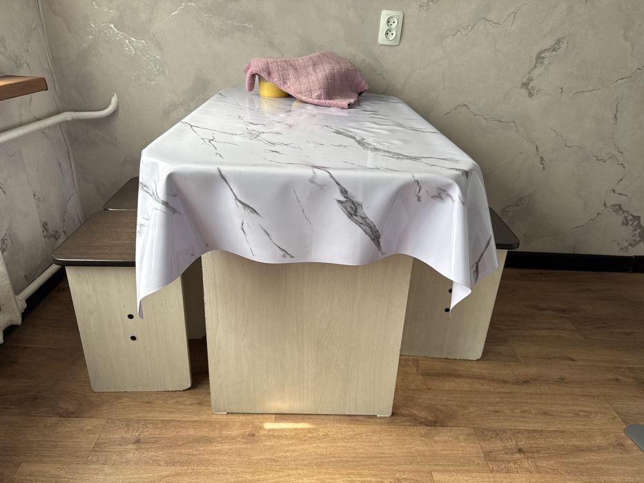 Кухонный стол и стулья