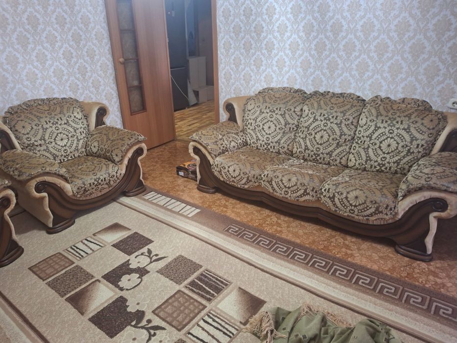 Продам срочно уголок и прихожку