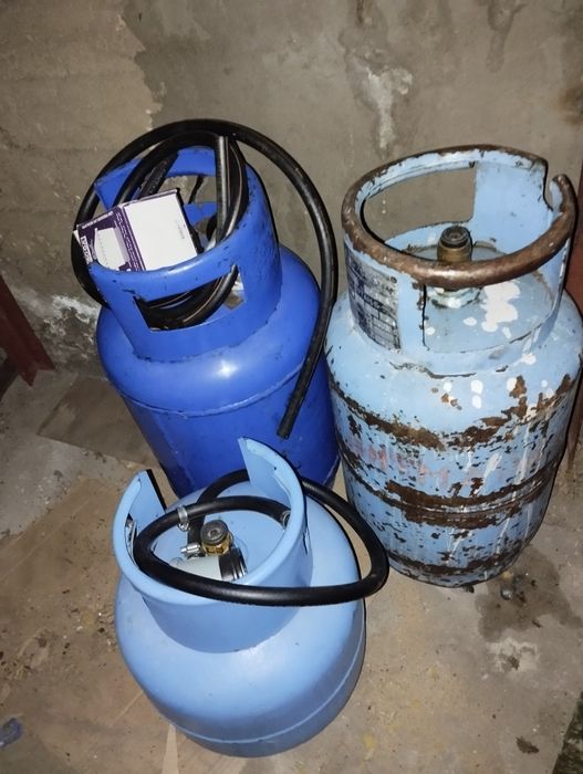 Газови бутилки,техника,посуда и чаши от заведение!Цени по договаряне!