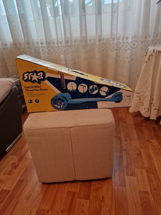 Trotinetă și măsuță cu scăunel copii