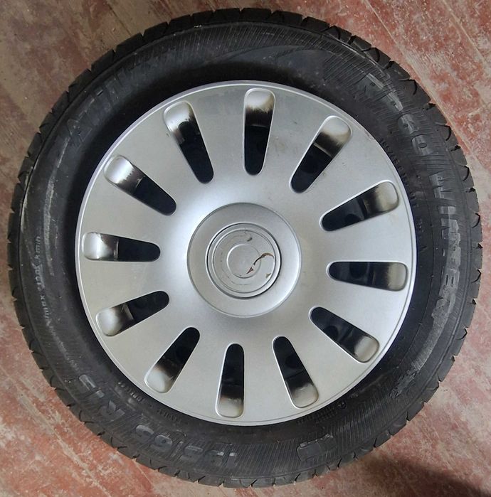 Продавам 8 гуми с джанти и тасове 5×112