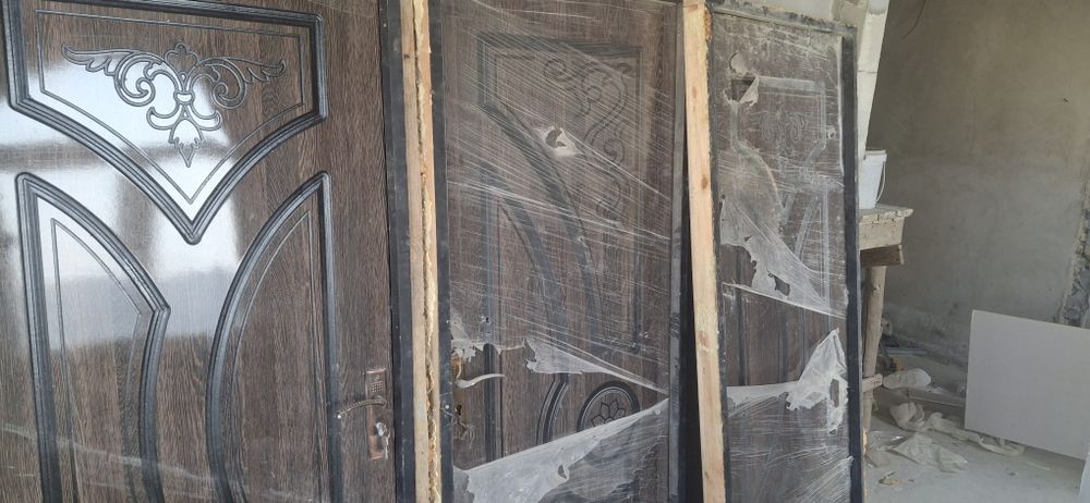 Eshiklar sotiladi b/u