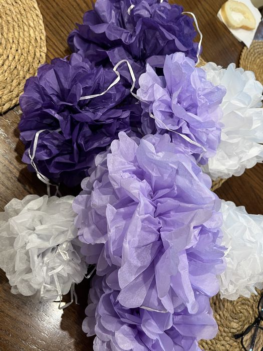 K-pop demon hunters Huntrix, украса за рожден ден в лилав цвят