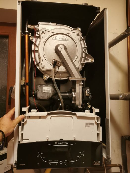 Centrala pe gaz Ariston Genus one system 30 (dezmembrez)