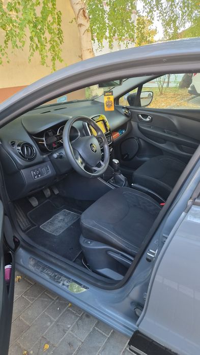 Vând renault clio
