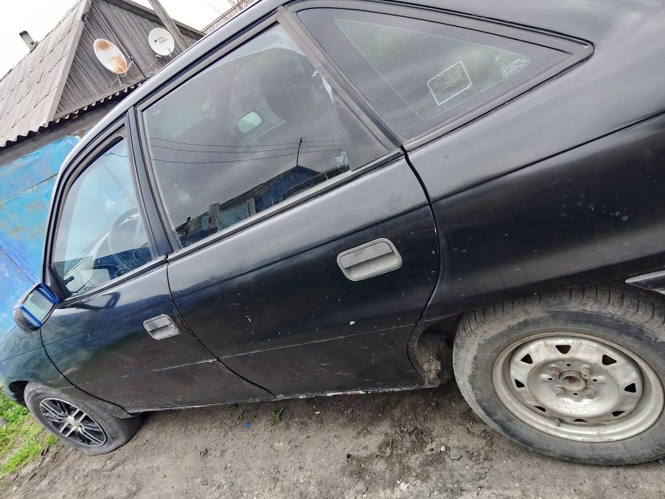 Продам машину на ходу Опель астра